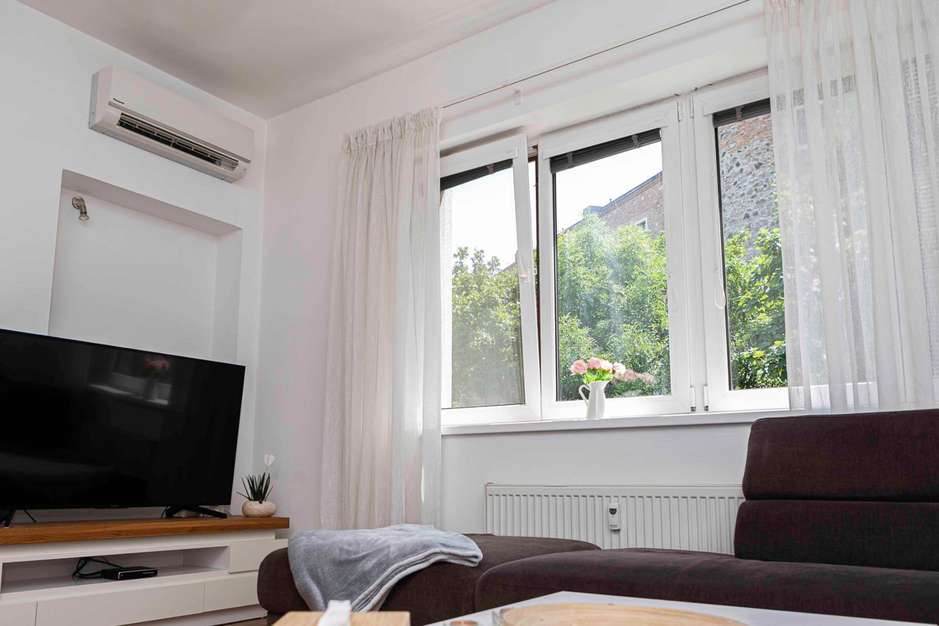Castle View Apartment with free parking