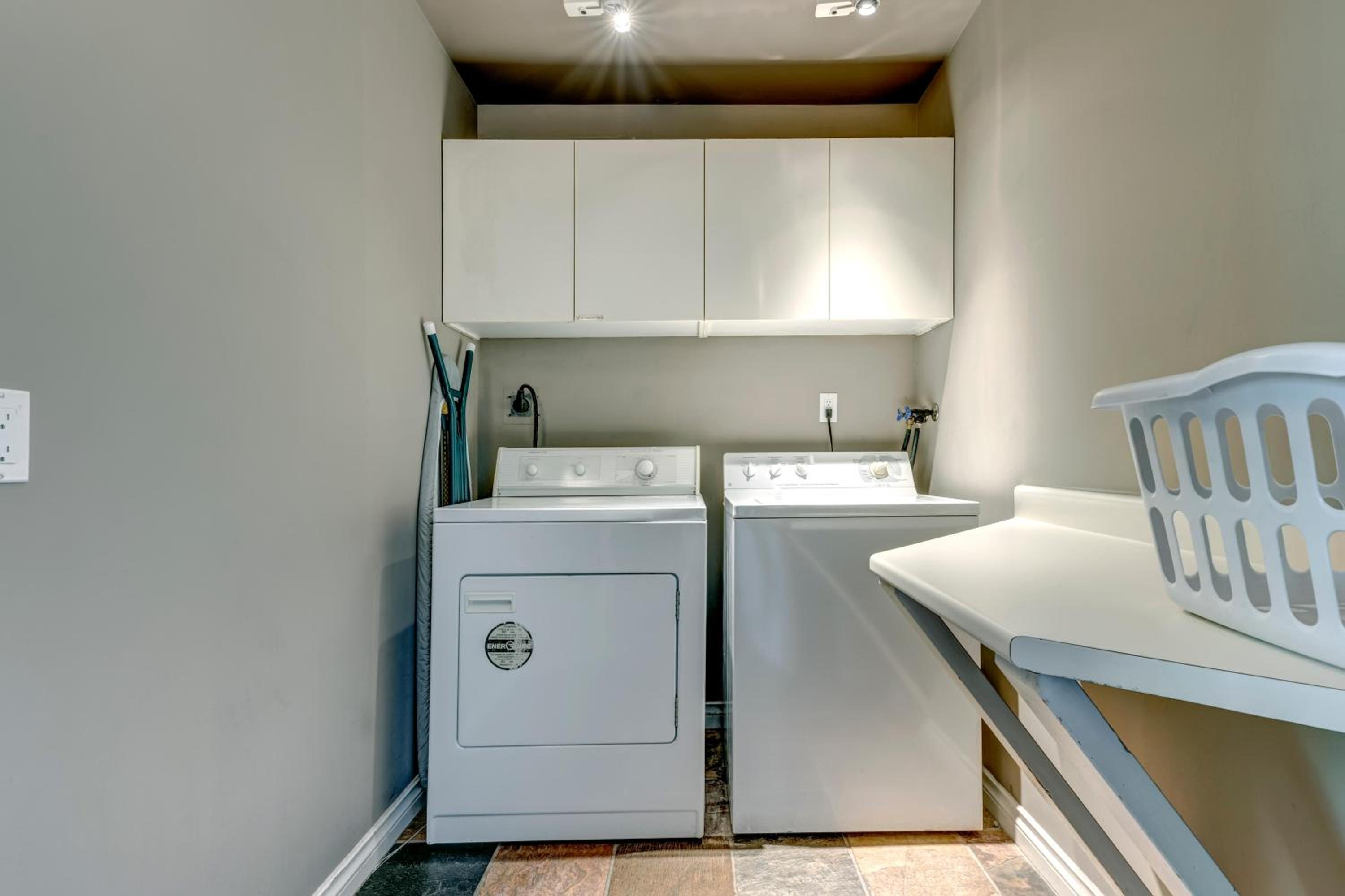 The Royal Suite - Village Penthouse, Private Hot Tub w Mountain Views, Sauna, Gas Fireplace
