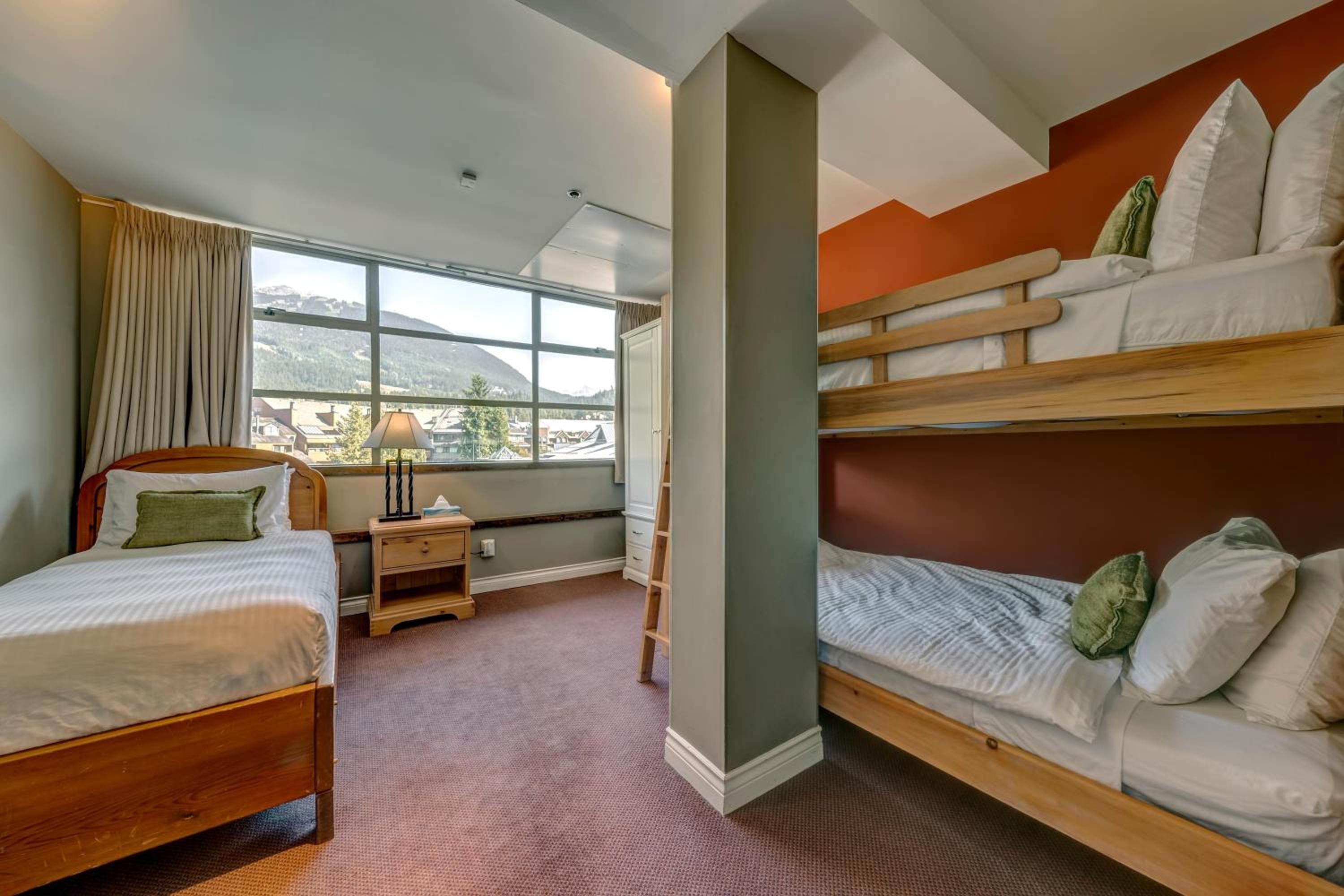 The Royal Suite - Village Penthouse, Private Hot Tub w Mountain Views, Sauna, Gas Fireplace