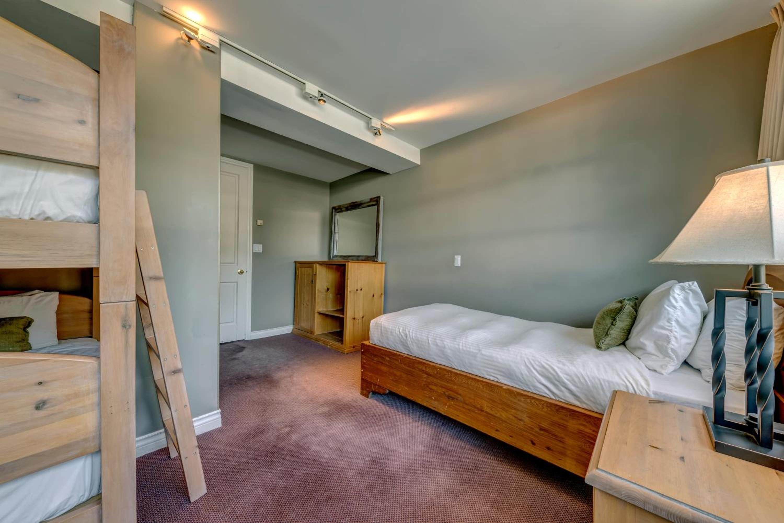 The Royal Suite - Village Penthouse, Private Hot Tub w Mountain Views, Sauna, Gas Fireplace