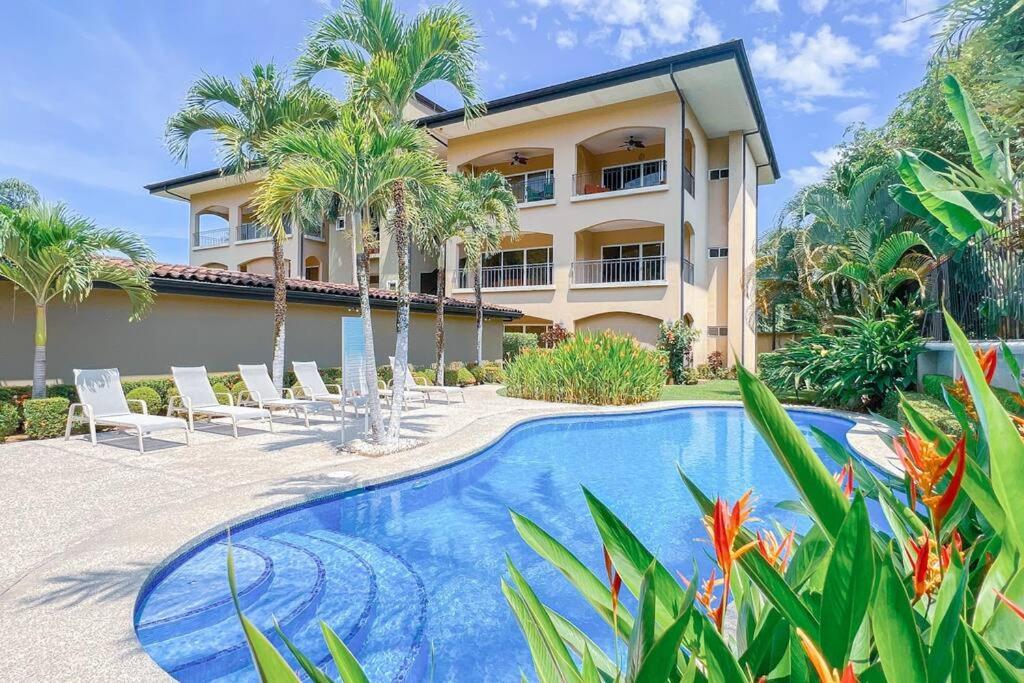 Condo Las Brisas near to Marina Herradura, free Pool and wifi