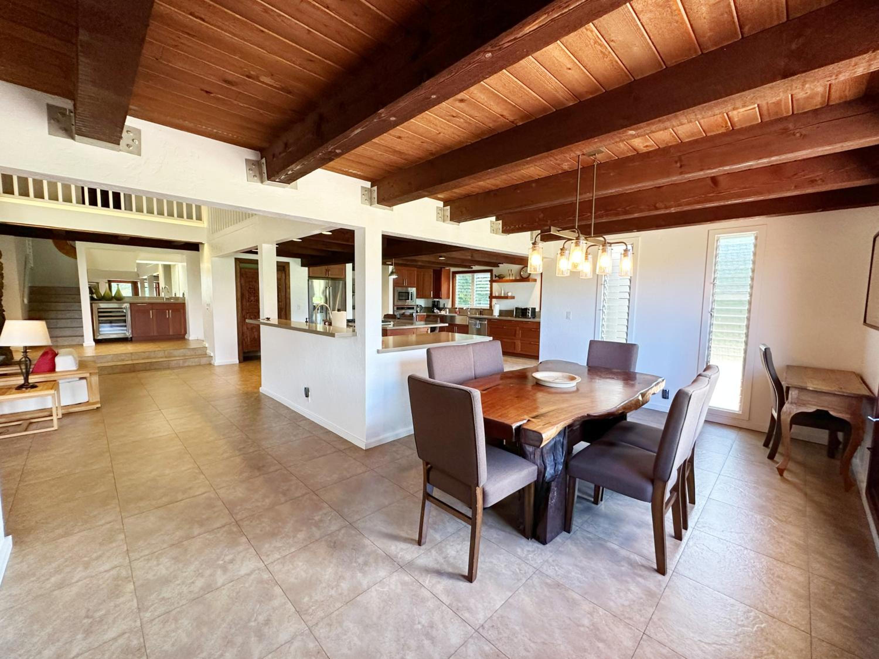Coral Hale 5br 3ba Luxury Home, AC, Hot Tub and Stunning Views view 3