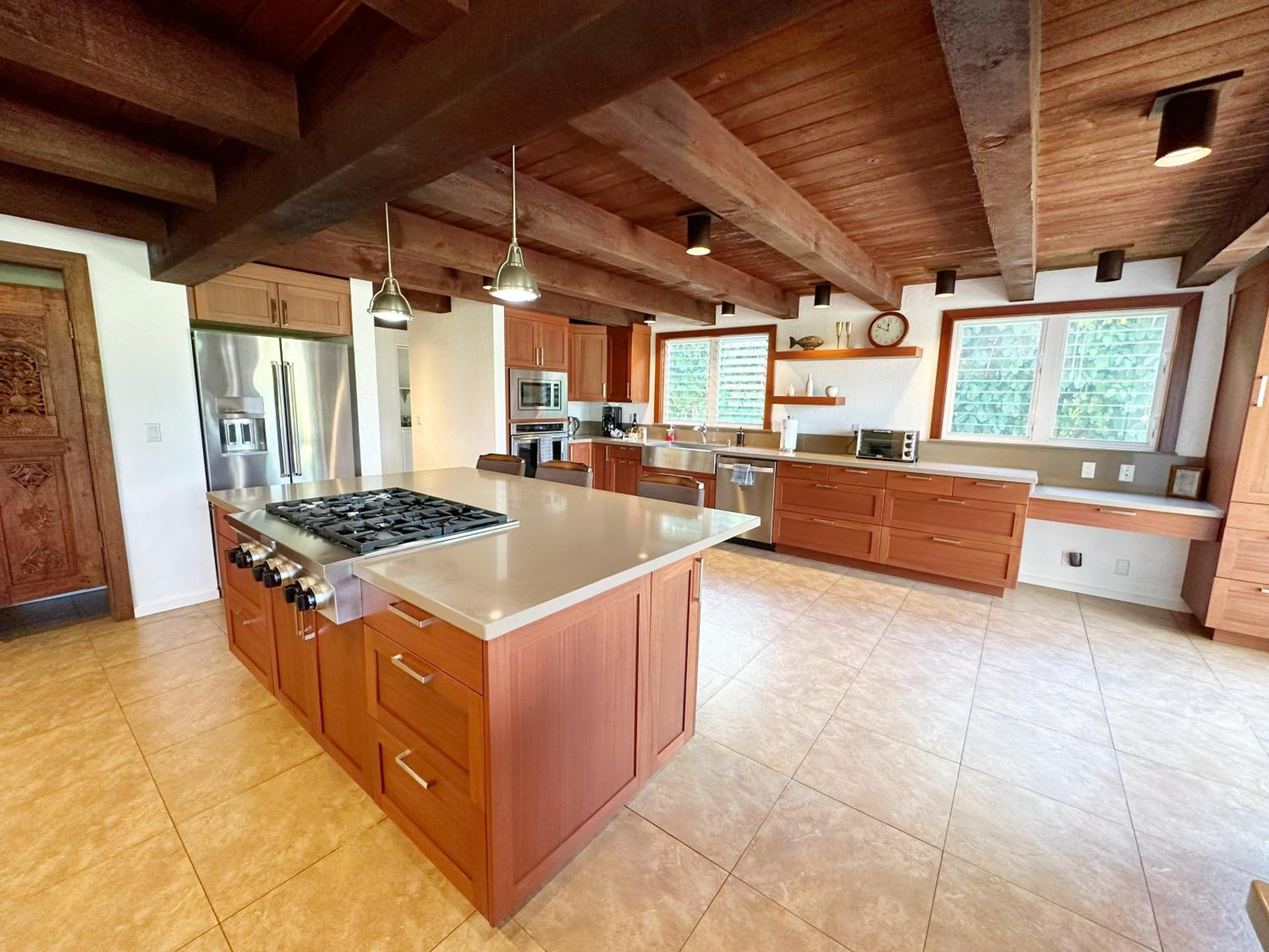 Coral Hale 5br 3ba Luxury Home, AC, Hot Tub and Stunning Views view 4
