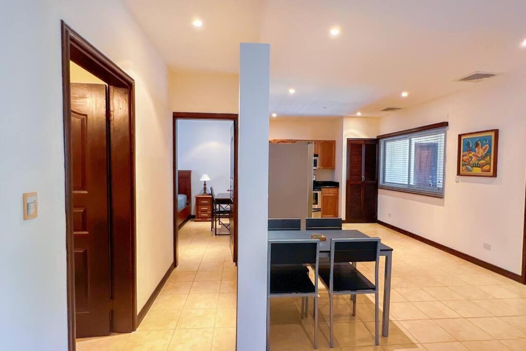 Condo Las Brisas near to Marina Herradura, free Pool and wifi