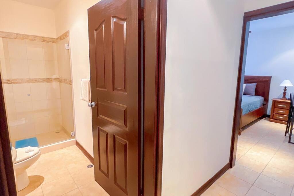 Condo Las Brisas near to Marina Herradura, free Pool and wifi