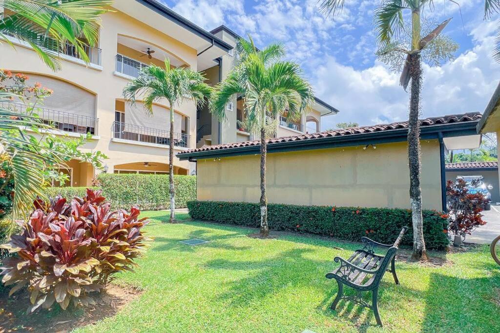 Condo Las Brisas near to Marina Herradura, free Pool and wifi