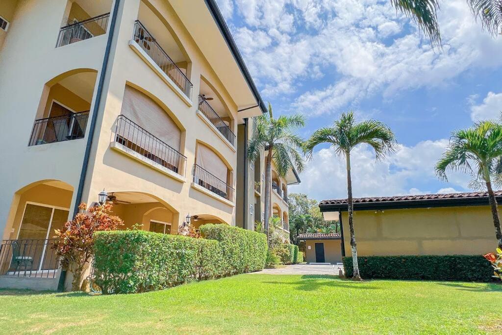 Condo Las Brisas near to Marina Herradura, free Pool and wifi