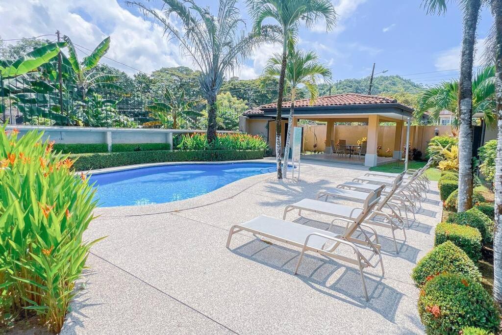 Condo Las Brisas near to Marina Herradura, free Pool and wifi