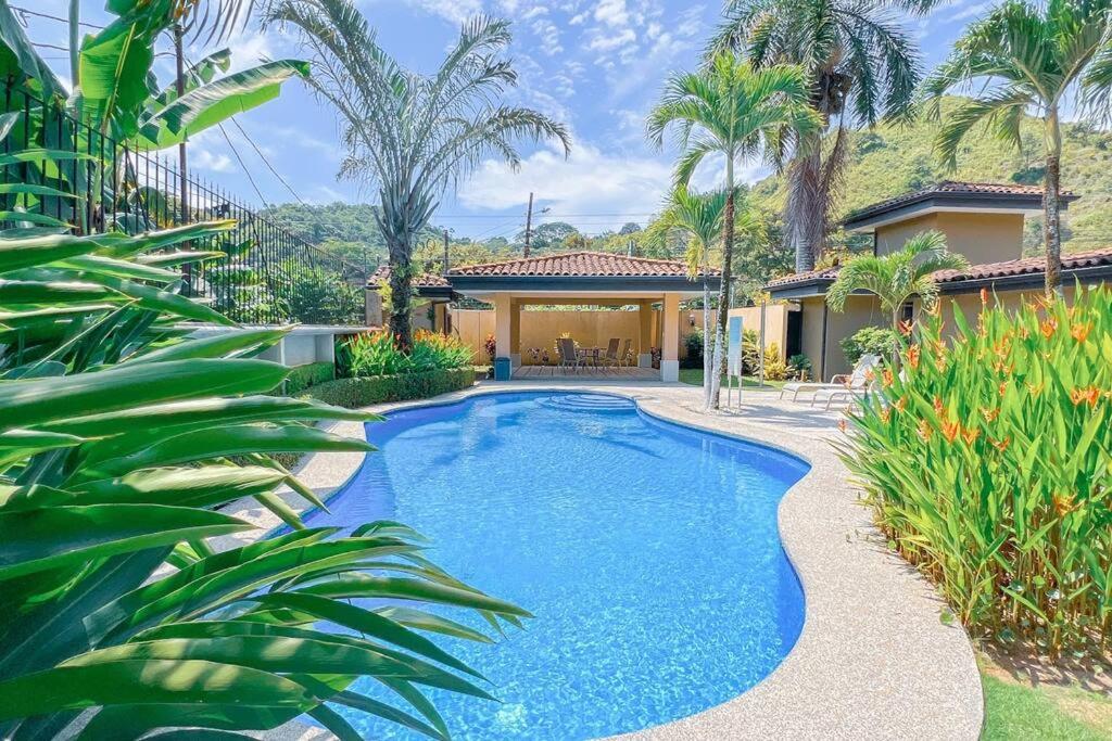 Condo Las Brisas near to Marina Herradura, free Pool and wifi