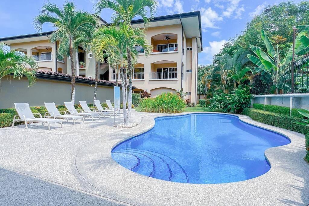 Condo Las Brisas near to Marina Herradura, free Pool and wifi