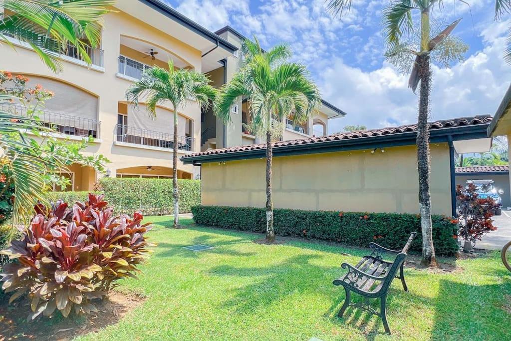 Condo Las Brisas near to Marina Herradura, free Pool and wifi