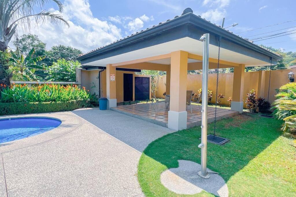 Condo Las Brisas near to Marina Herradura, free Pool and wifi