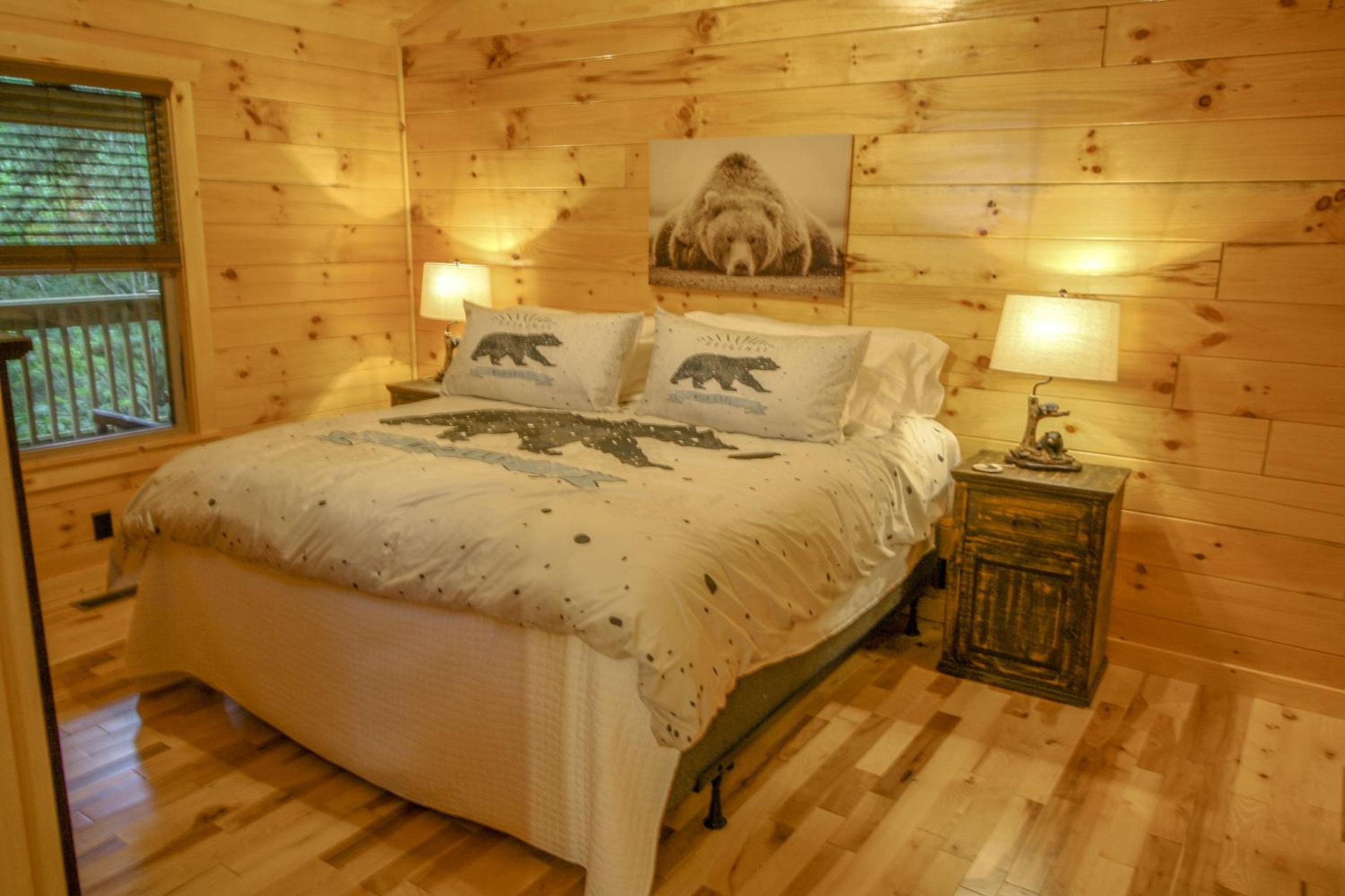 22 in Gatlinburg! Free tickets to Dollywood & more! Resort Pool view 3