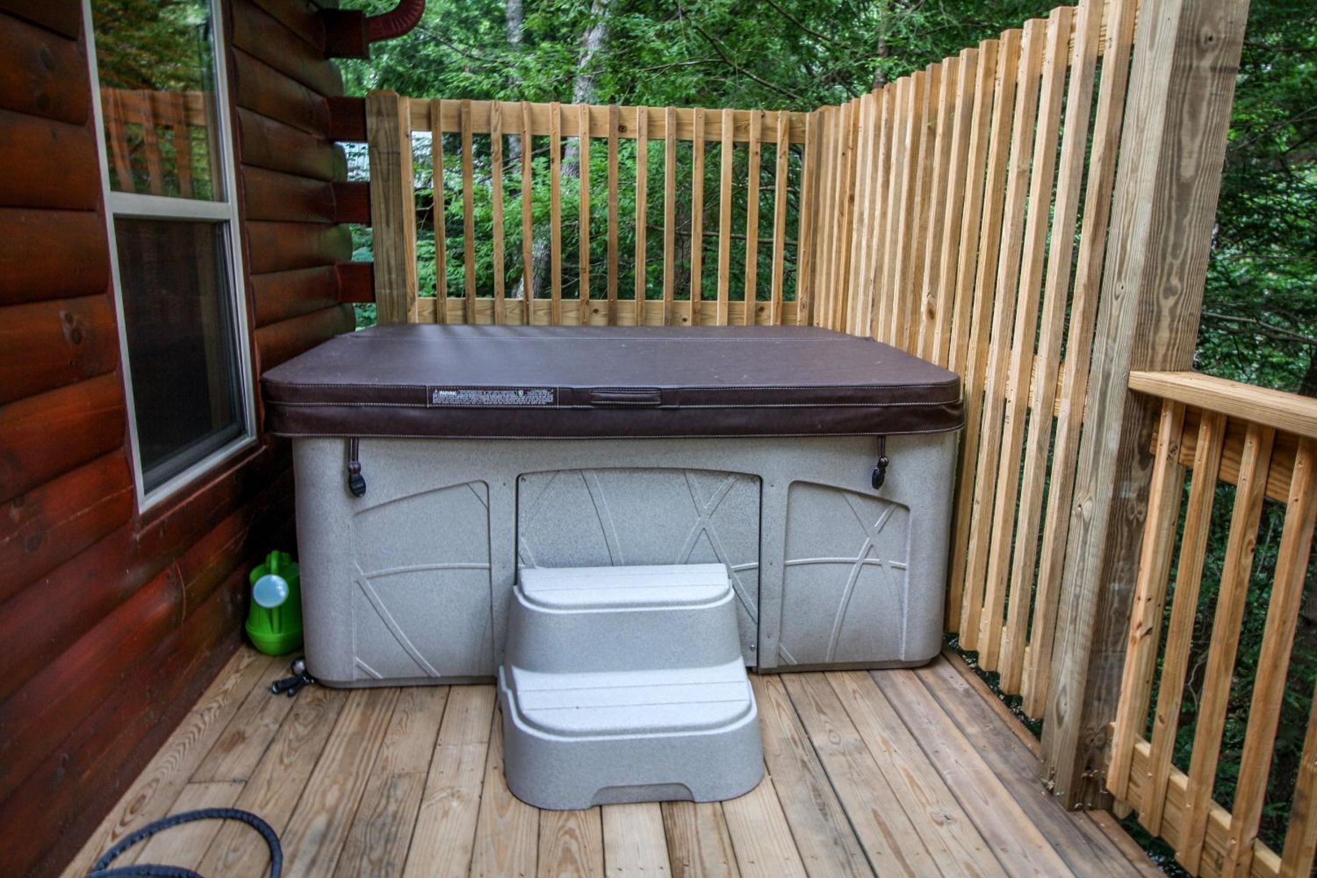 22 in Gatlinburg! Free tickets to Dollywood & more! Resort Pool view 5