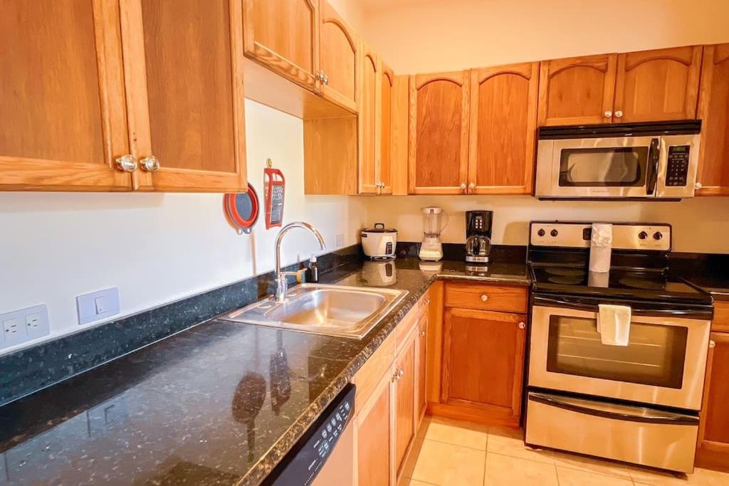 Condo Las Brisas near to Marina Herradura, free Pool and wifi