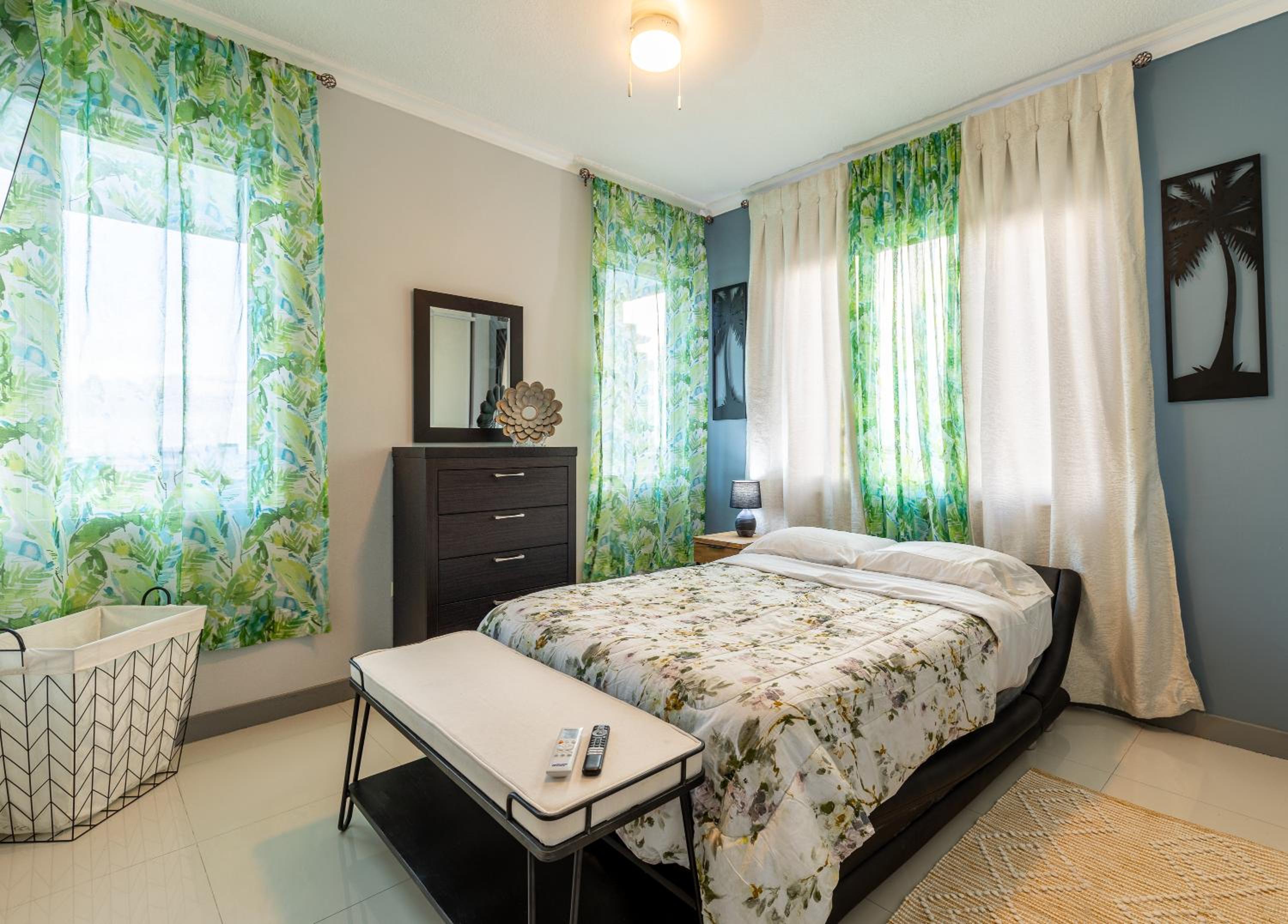 Modern Luxury Apartment in New Kingston view 3