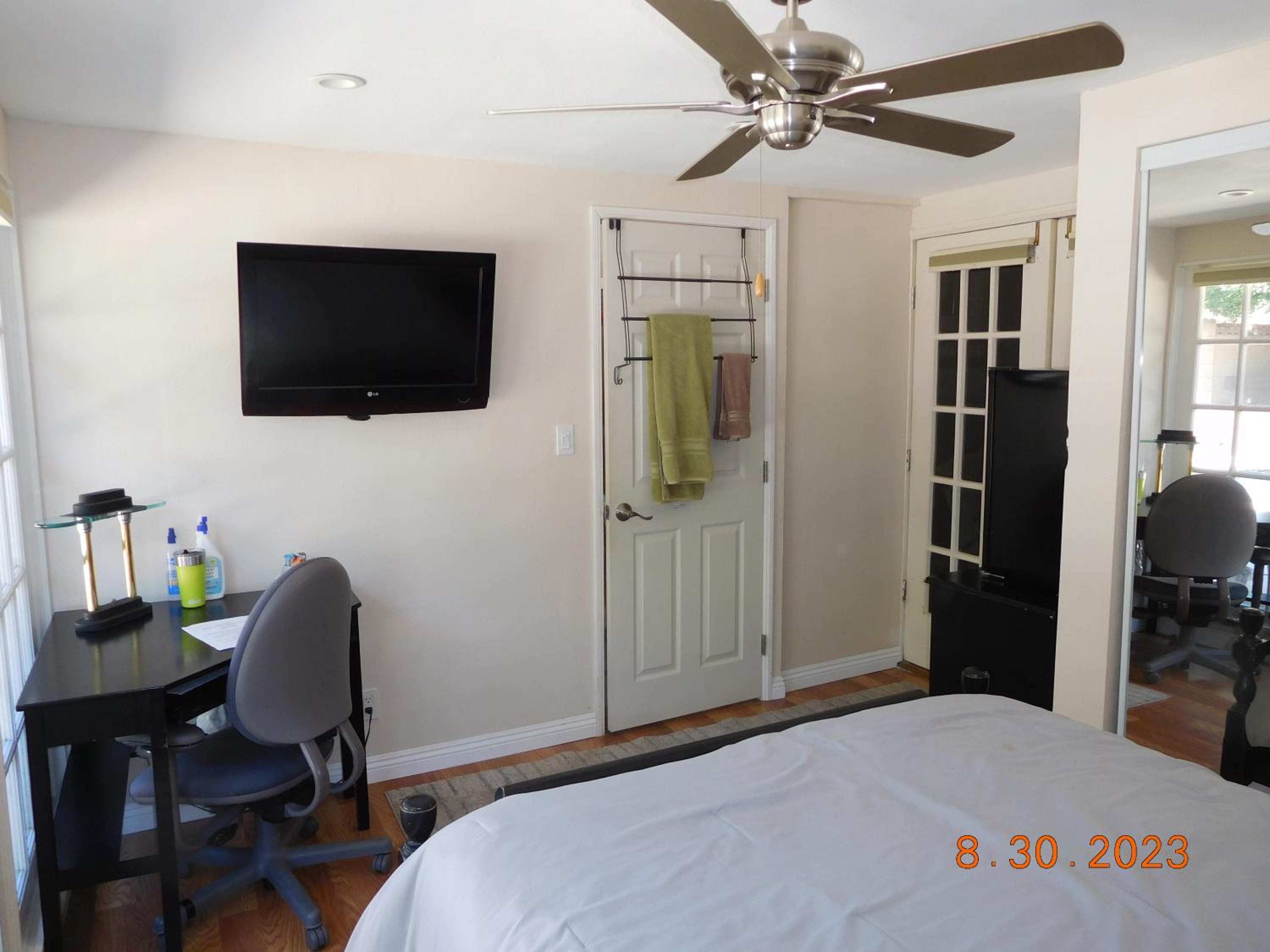 Nice Northridge 4-2-2 Pool home near CSUN and Pierce College - Property Image 9