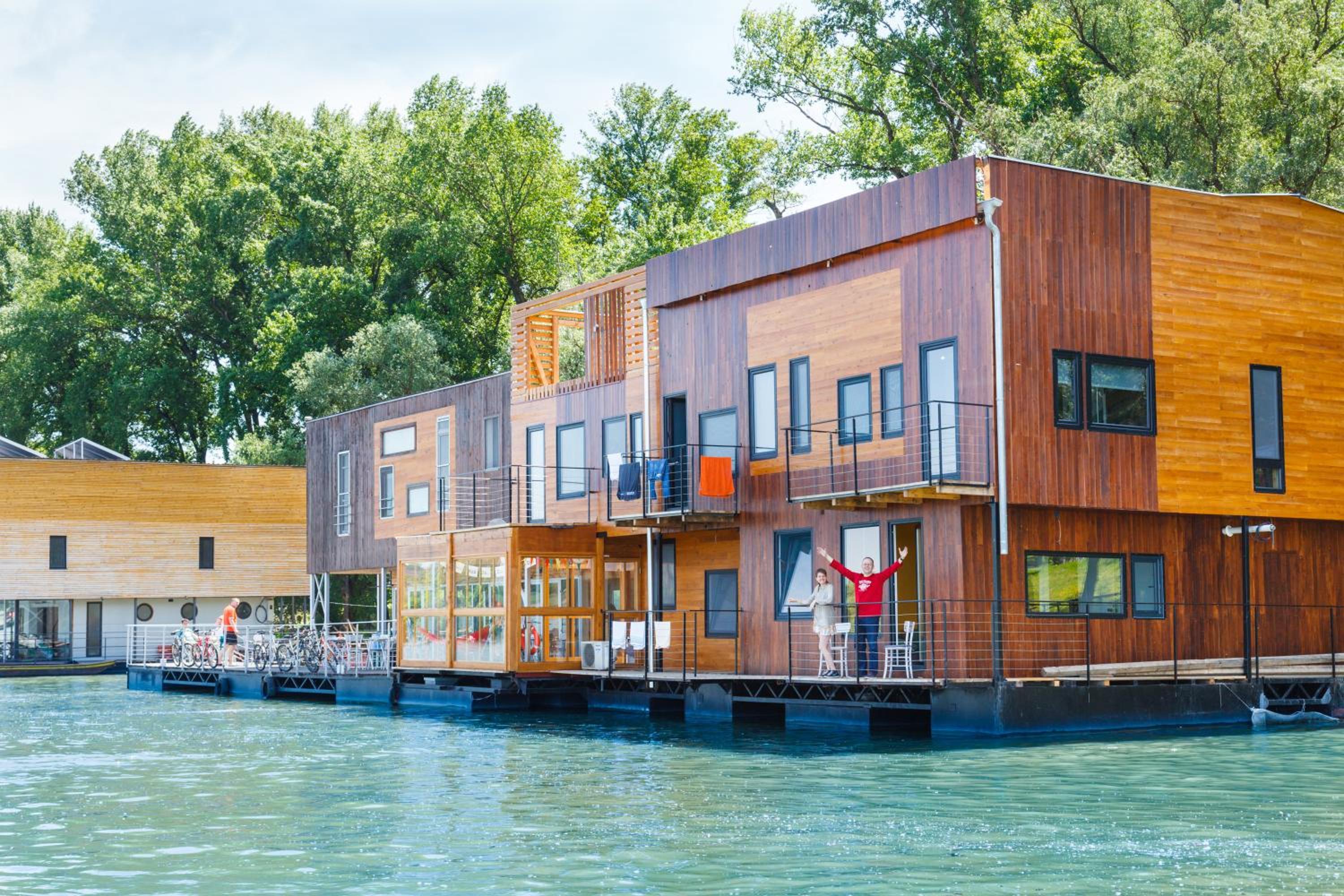 ArkaBarka 2- Floating Dream Rooms and Apartments
