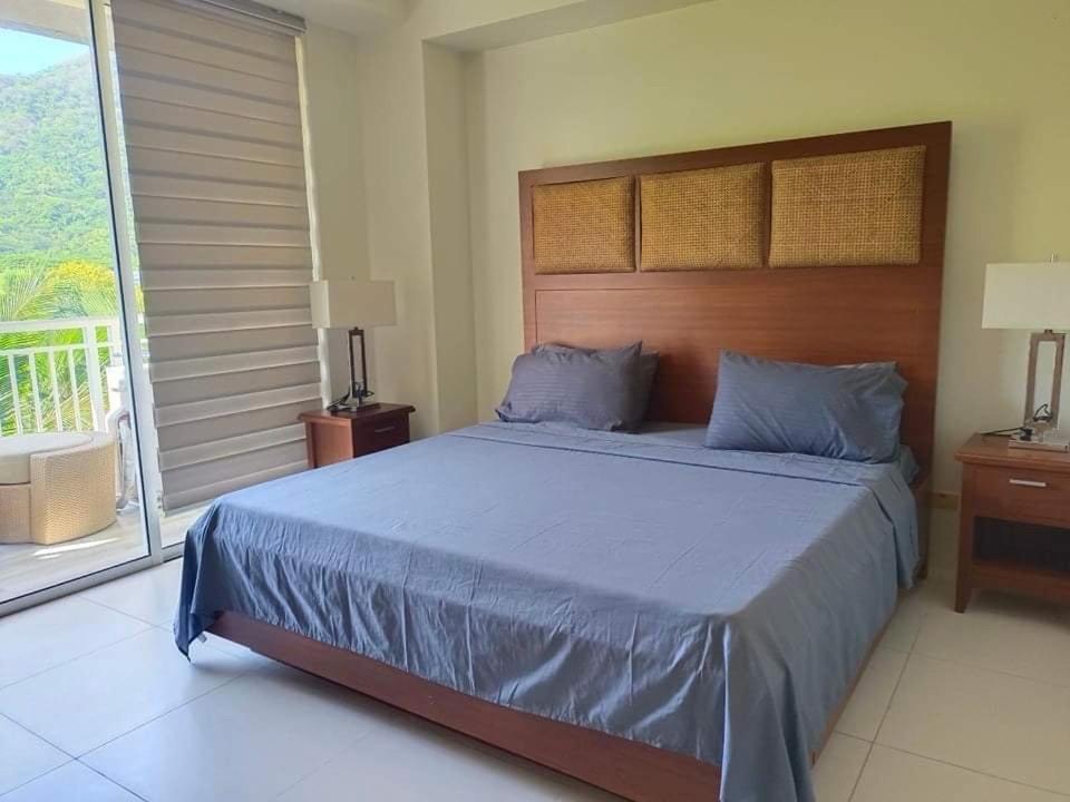 Luxurious Family Room Pico de Loro view 4