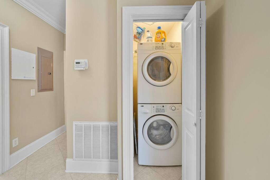 Summer Special, Lux 4BR House Sleeps 12, Pool, Elevator, King bed, photo 3