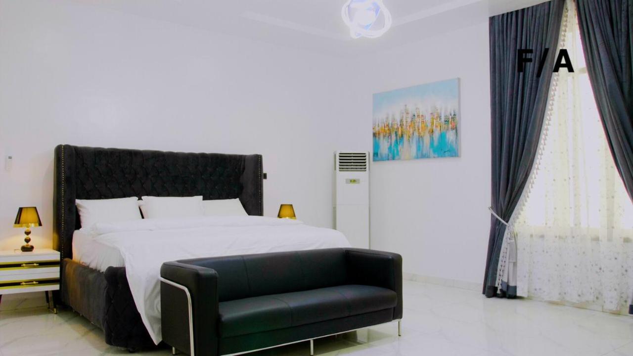 Favourite Luxury 2 Bedroom Apartment view 3