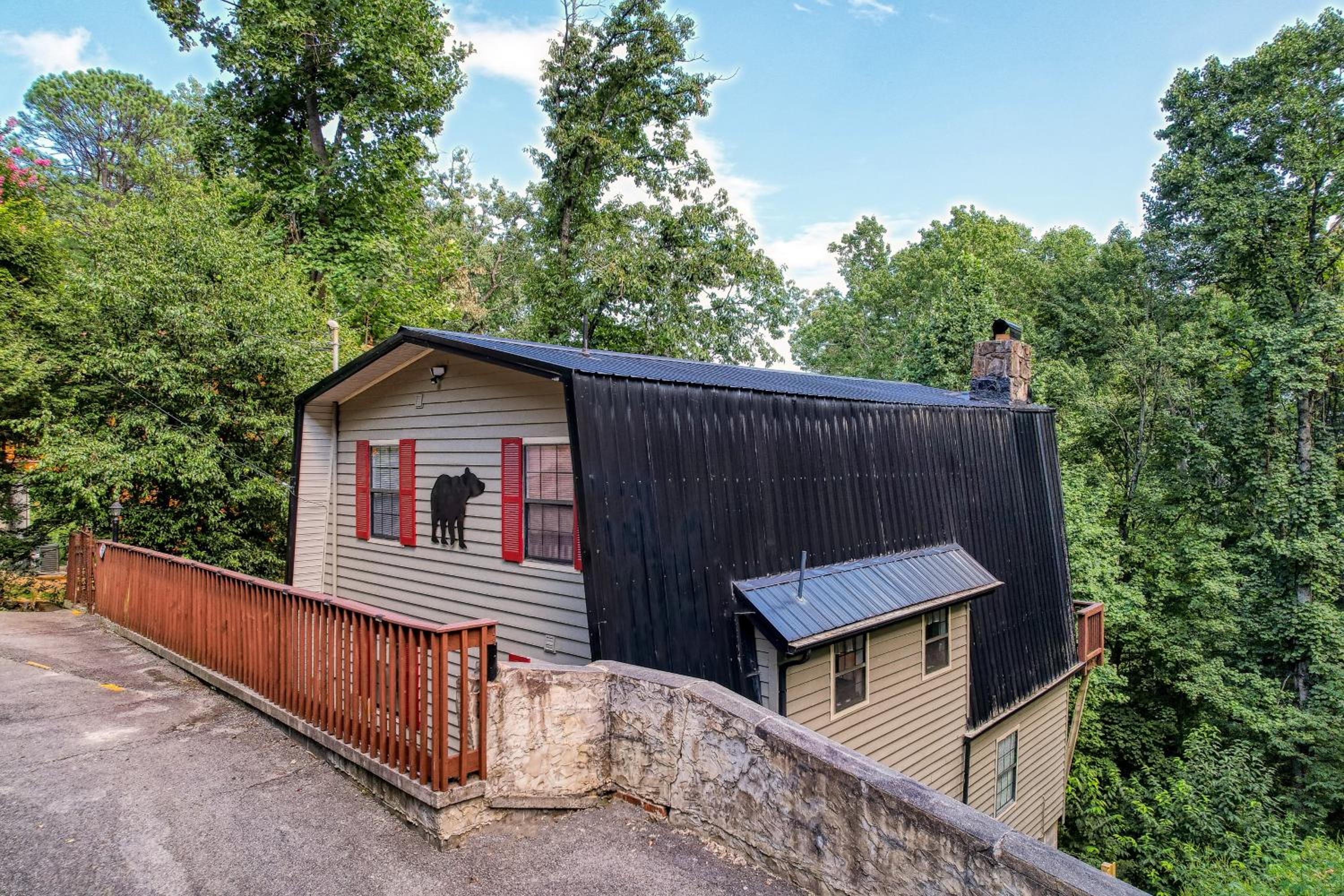 Bearadise - Sleeps 11 with a game room and resort amenities near Ober Gatlinburg