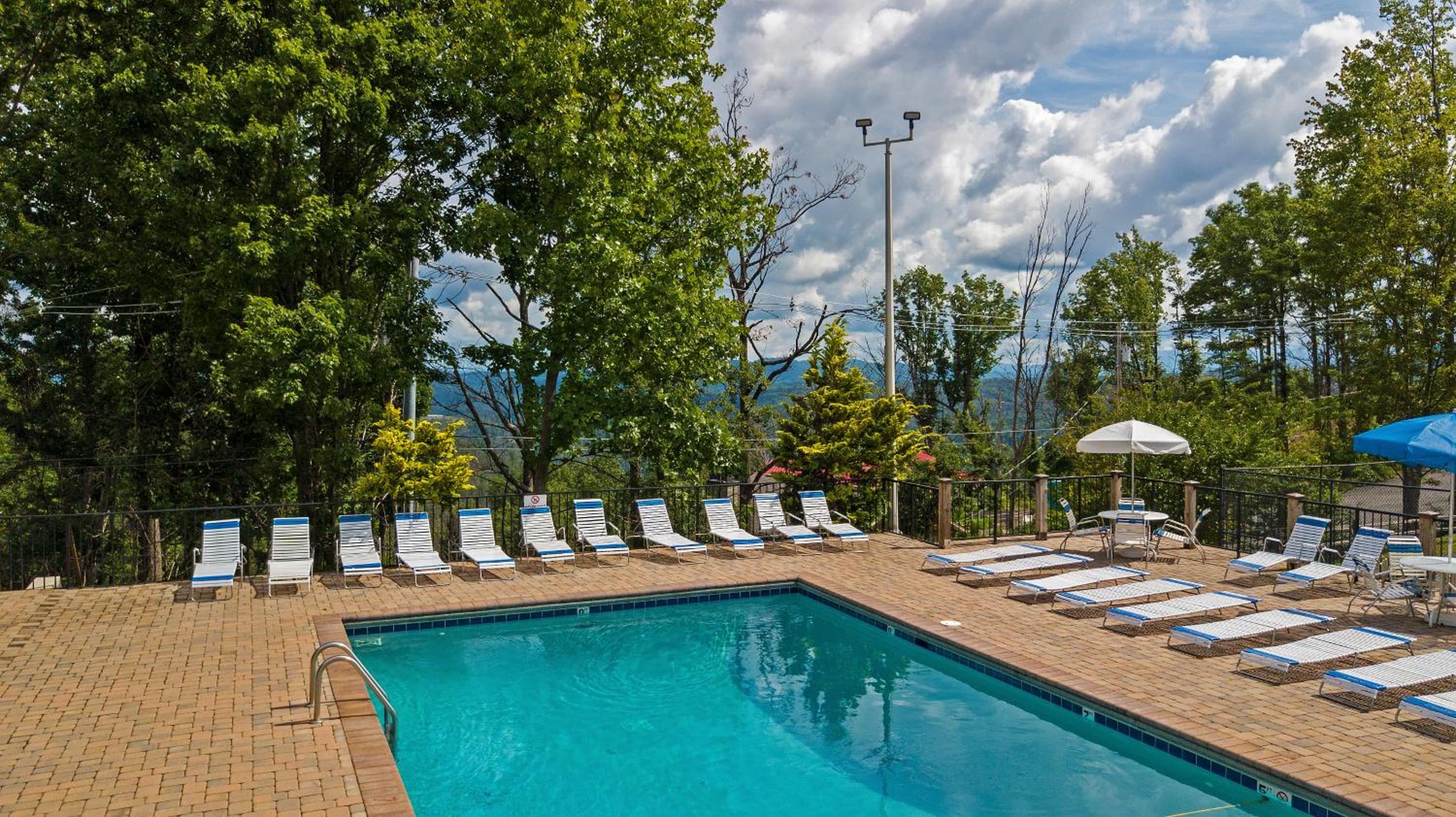 Bearadise - Sleeps 11 with a game room and resort amenities near Ober Gatlinburg