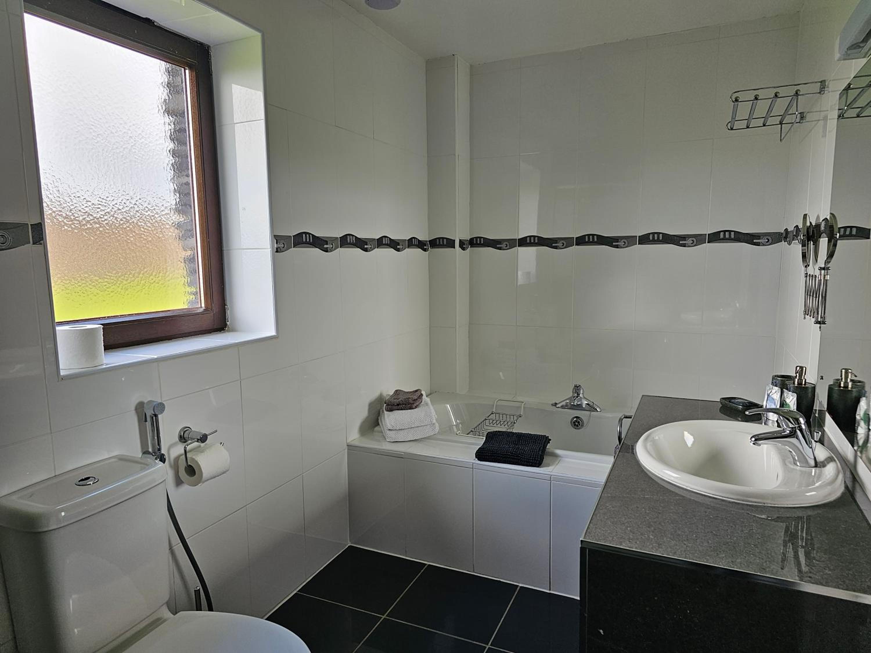 Fuchsia Lodge - New Luxury 5* Beachside Lodge with Sauna - 4 beds ensuite - Spectacular Location view 4