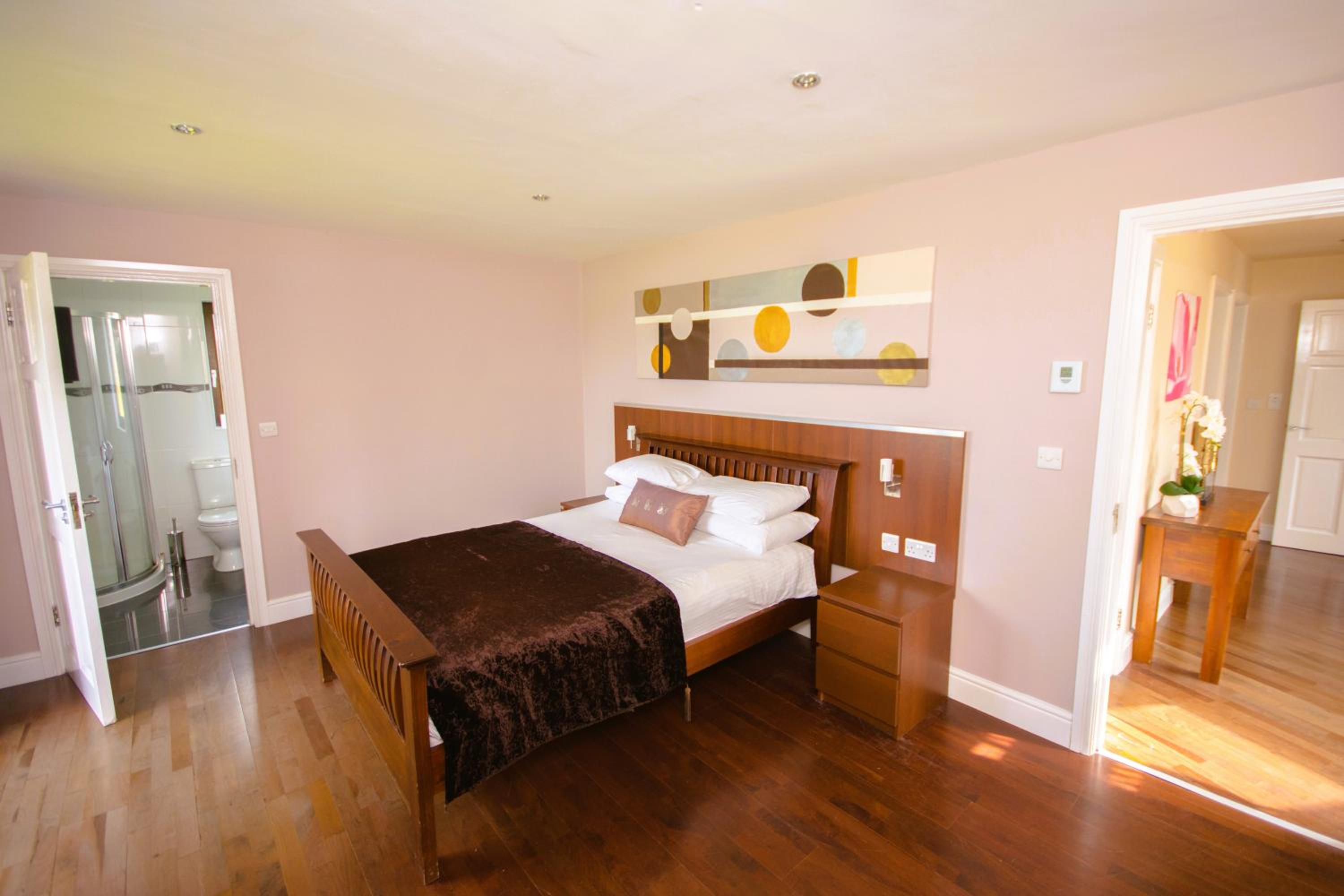 Fuchsia Lodge - New Luxury 5* Beachside Lodge with Sauna - 4 beds ensuite - Spectacular Location view 3