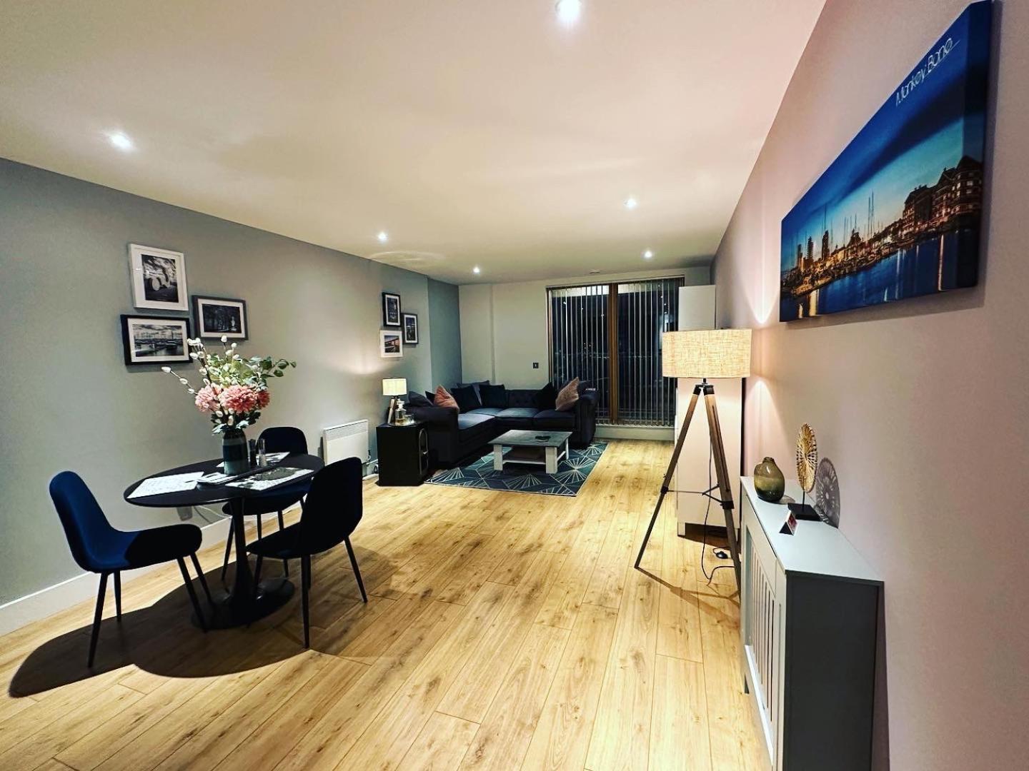 Spacious Luxury Waterfront Apartment