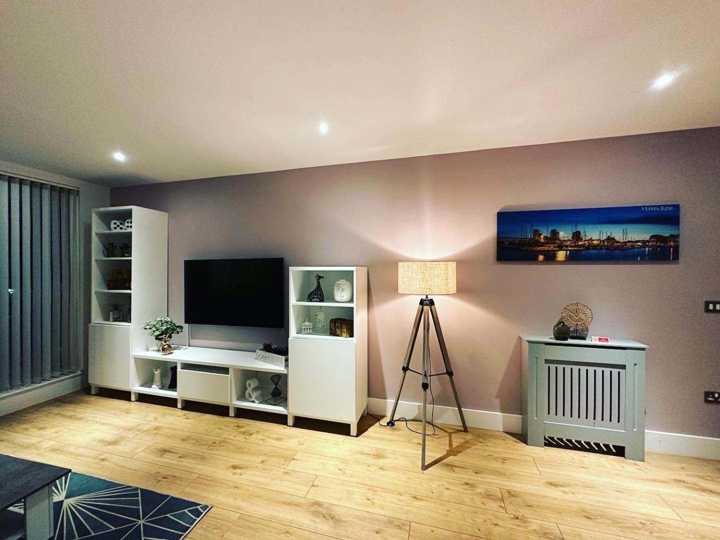Spacious Luxury Waterfront Apartment