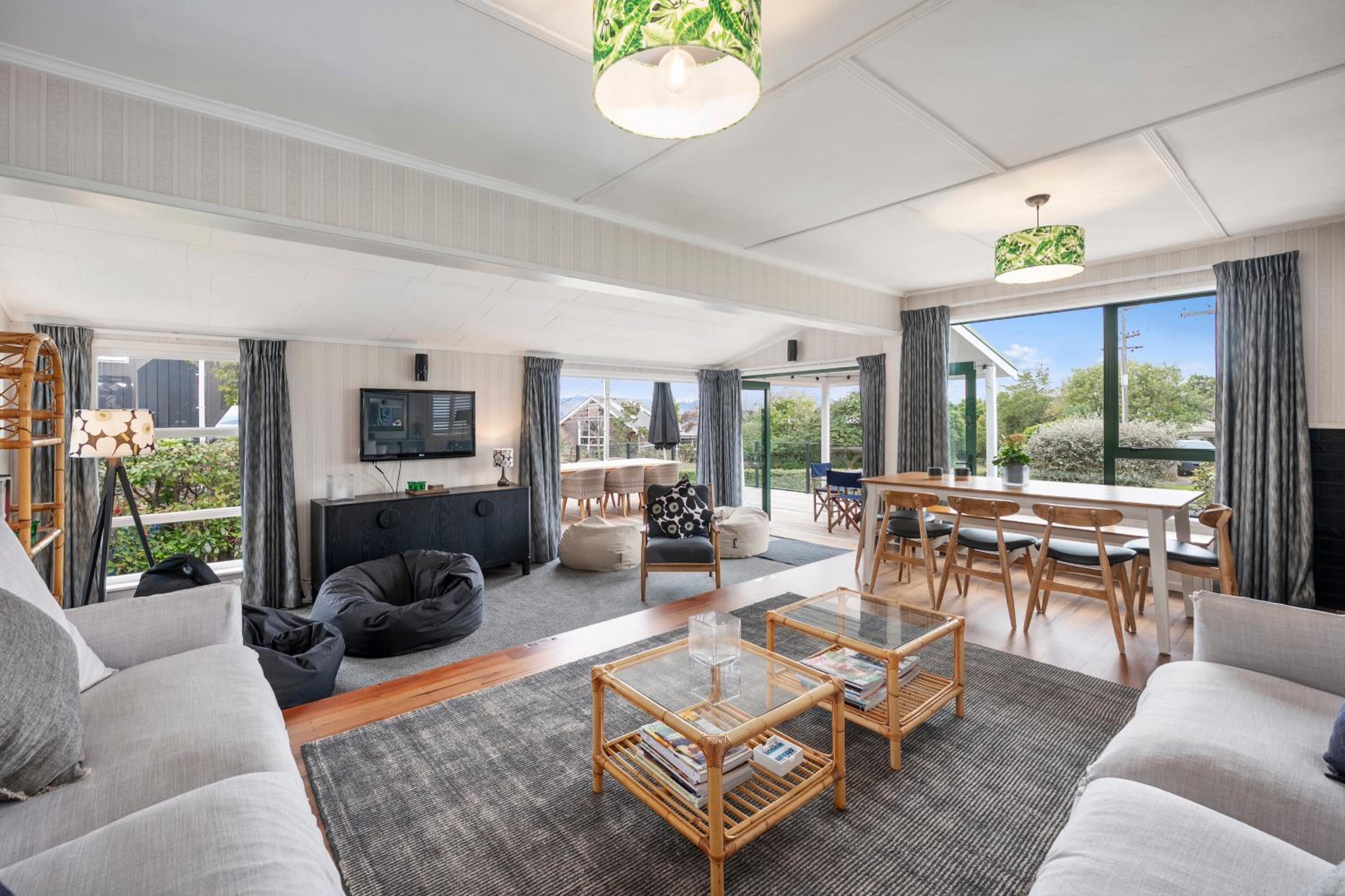 Radiant Rainbow Point - Taupo Holiday Home view 4