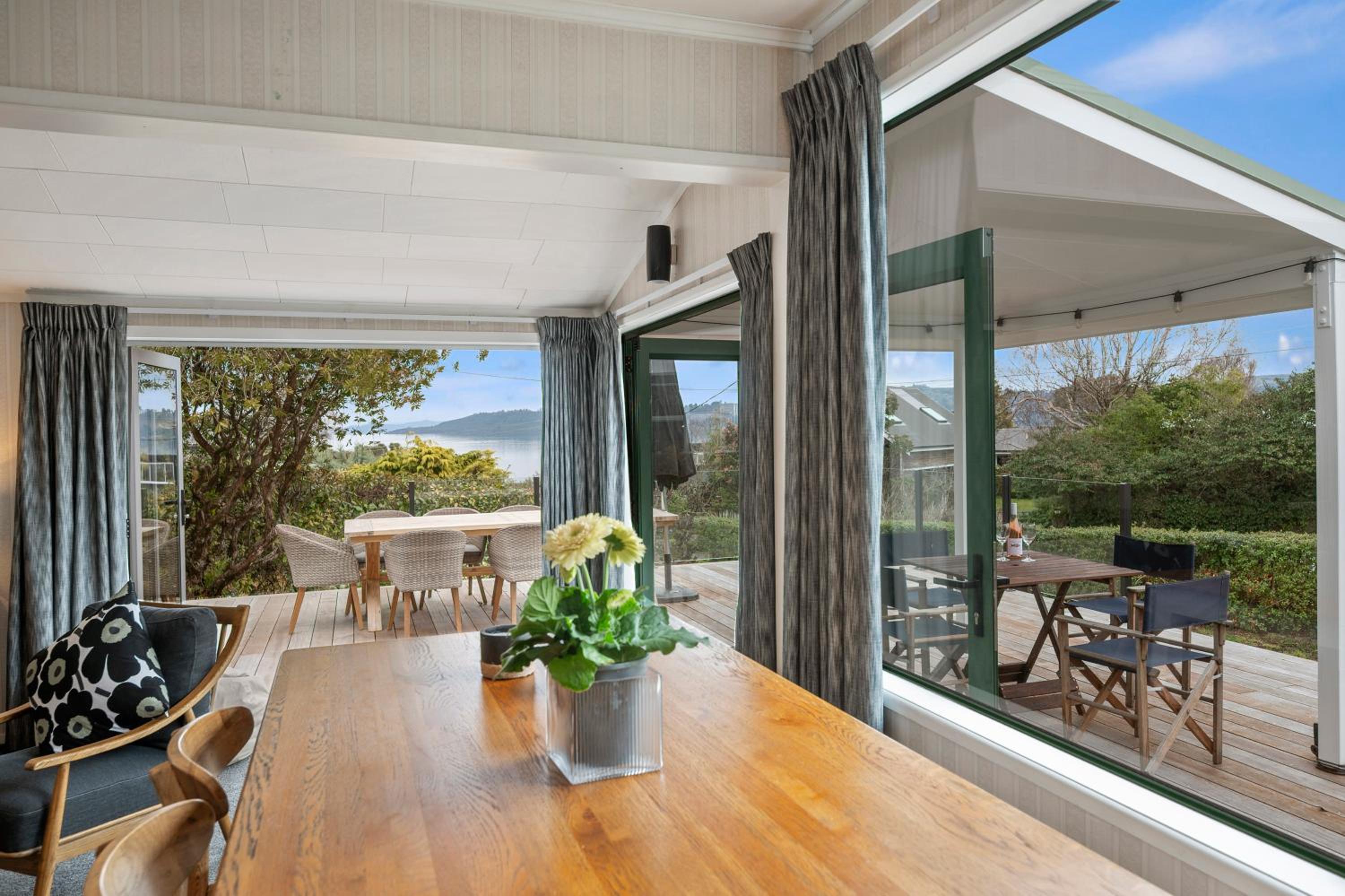 Radiant Rainbow Point - Taupo Holiday Home view 5