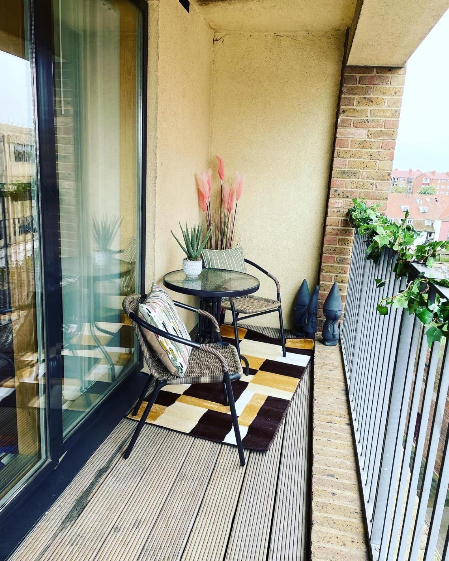 Spacious Luxury Waterfront Apartment