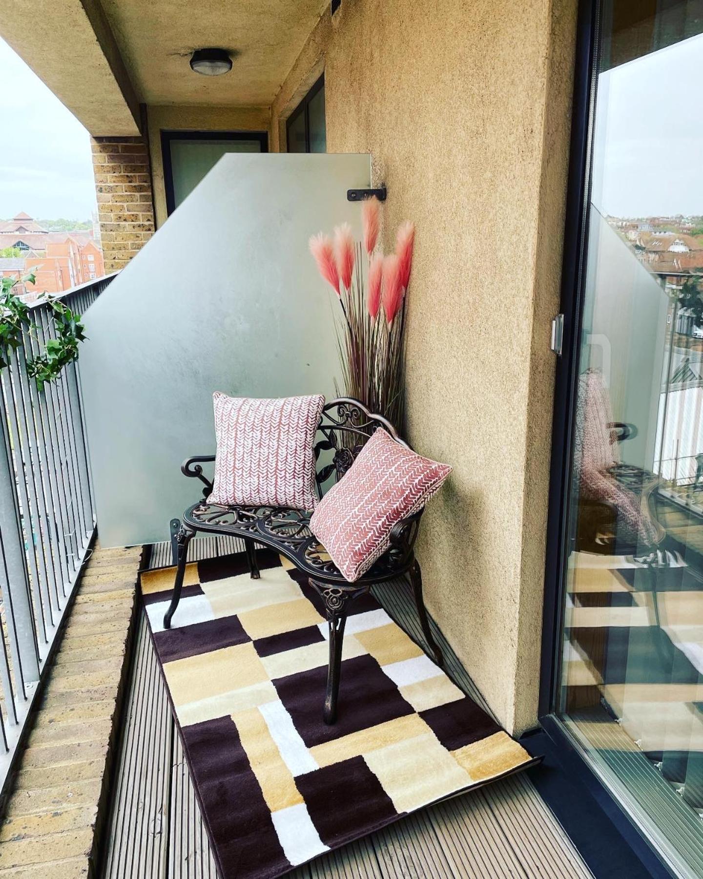 Spacious Luxury Waterfront Apartment