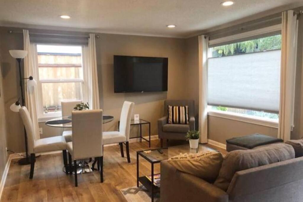 Cozy Crown Hill Carkeek Cottage 2 Beds, Full Kitchen & Backyard in North Seattle view 5