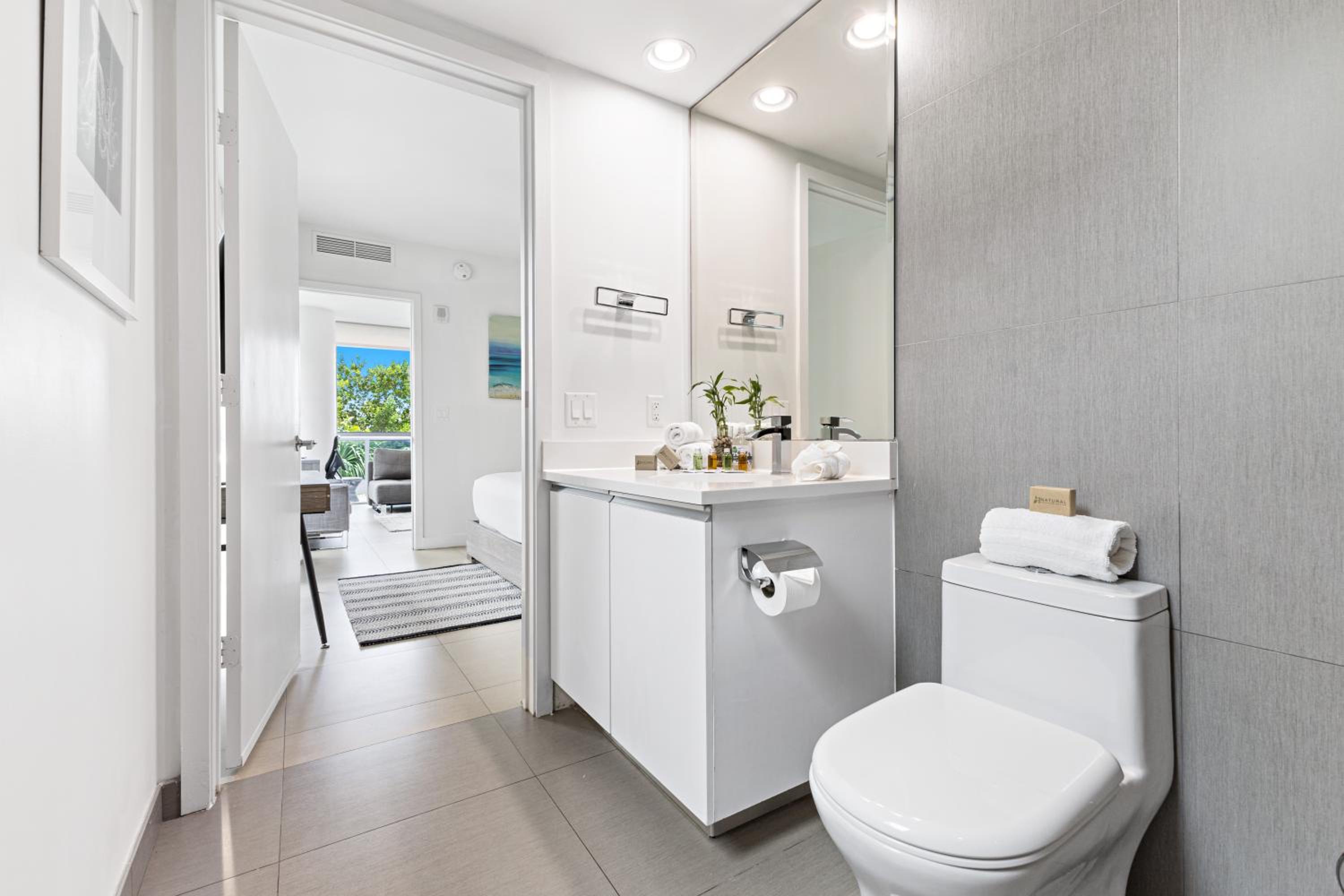 Dharma Home Suites Miami Beach at Monte Carlo