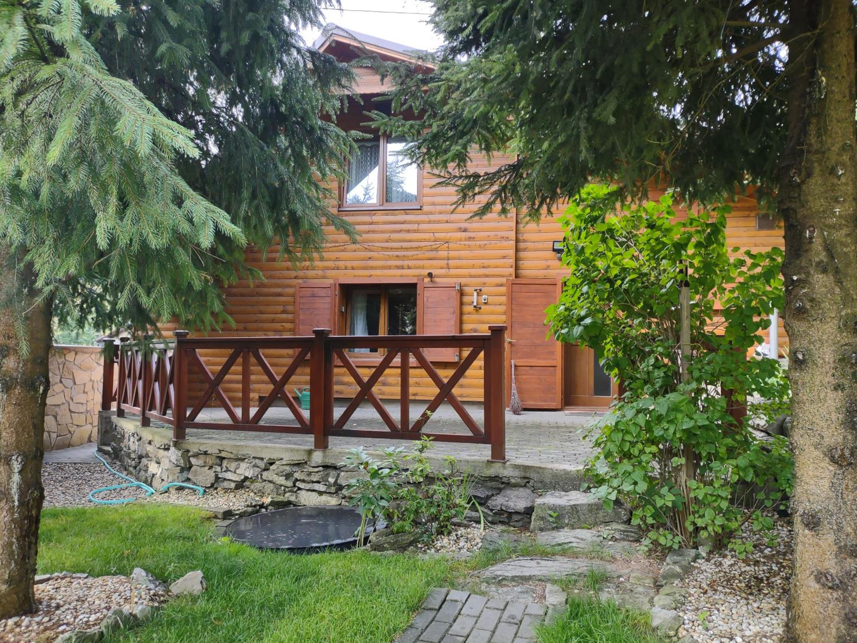 Chata Parnica v objeti slovenskych hor view 3