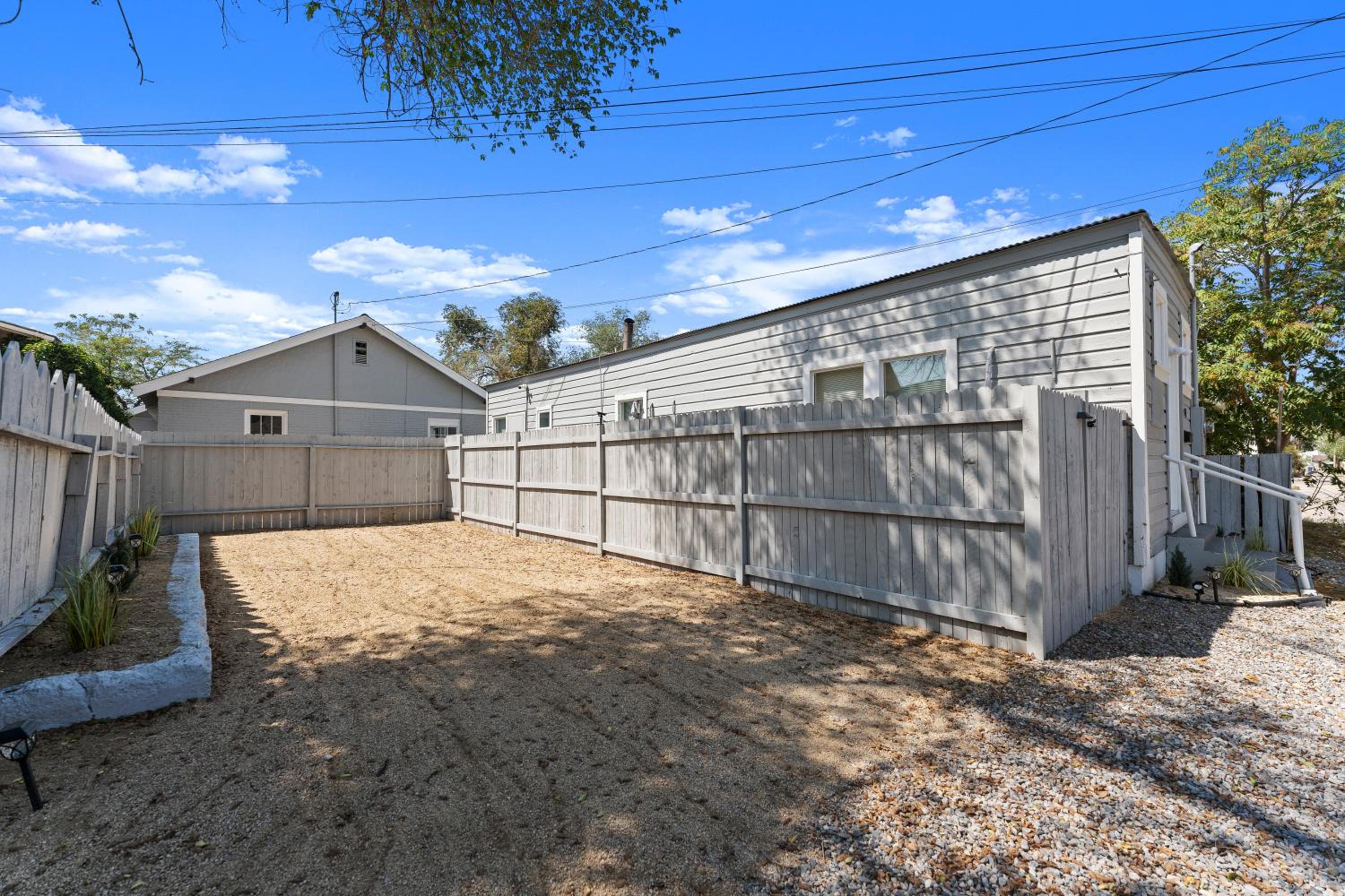 Tranquil Retreat: Cozy 2Bed, 1Bath Oasis in Fallon view 3