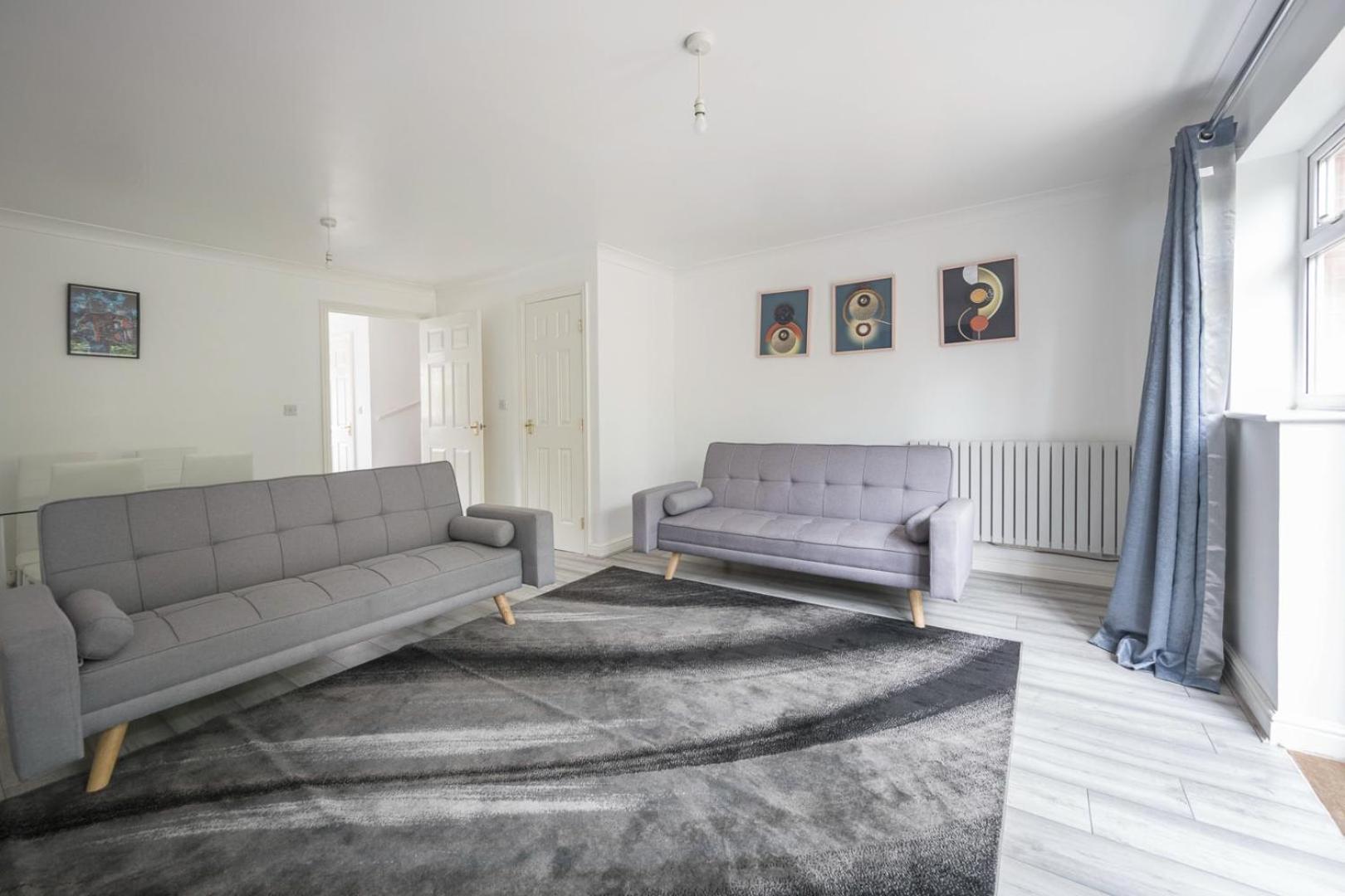 Maidstone villa 3bedroom free sports channels park view 3