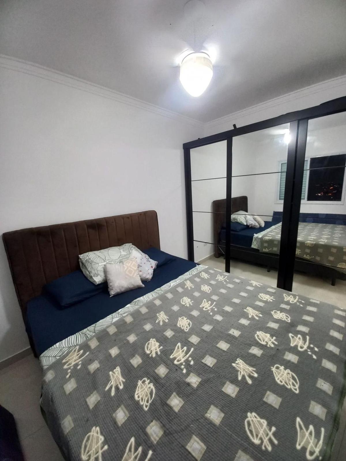 Apê canto do forte,próx praia,centro,garagem,Port 24hs,streaming e Wi-Fi grátis