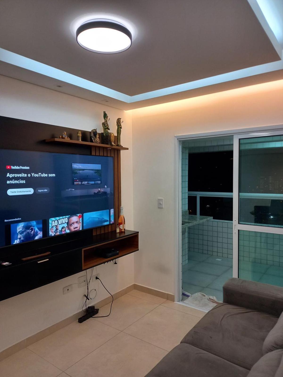 Apê canto do forte,próx praia,centro,garagem,Port 24hs,streaming e Wi-Fi grátis