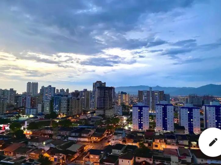 Apê canto do forte,próx praia,centro,garagem,Port 24hs,streaming e Wi-Fi grátis