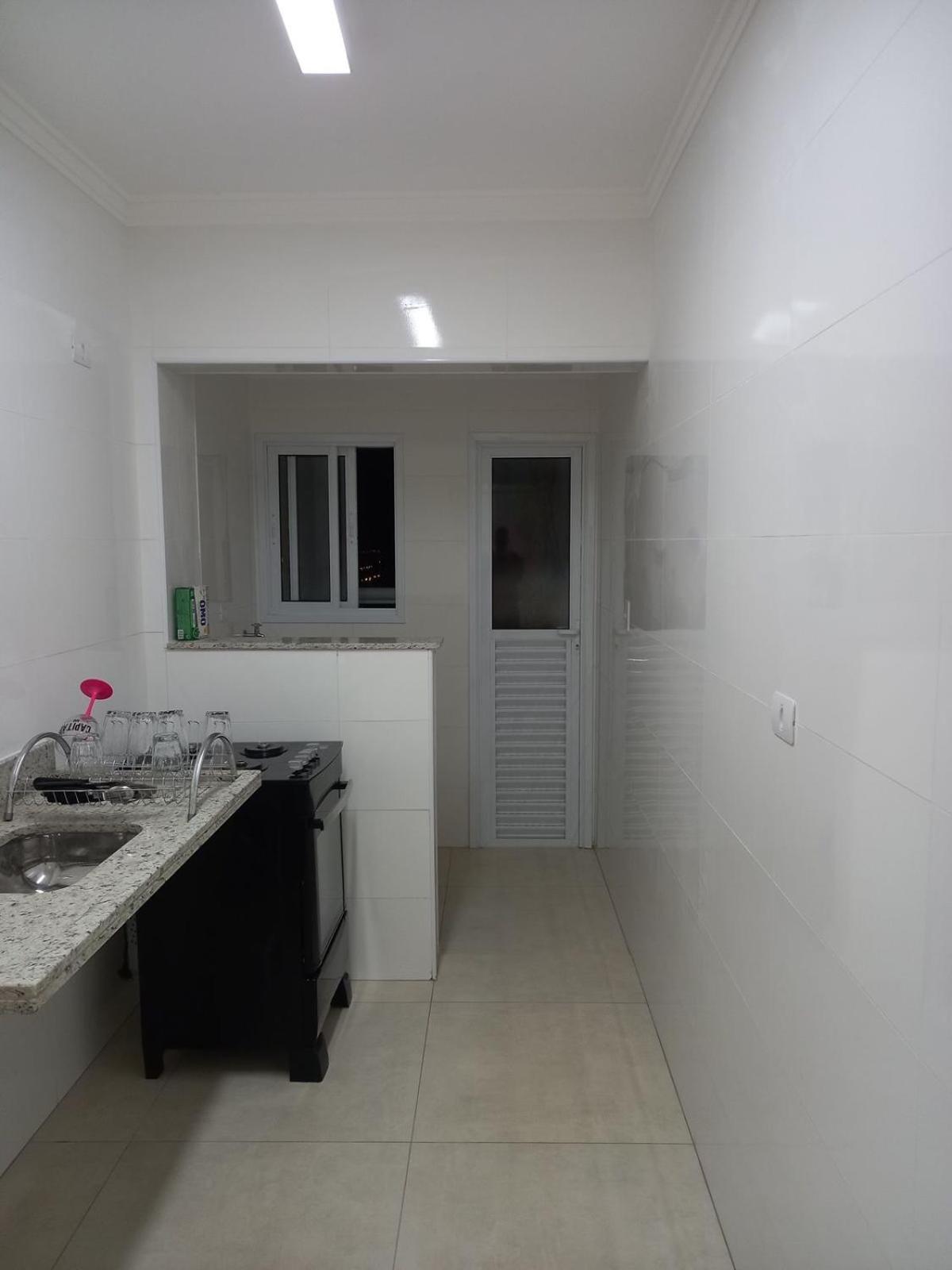 Apê canto do forte,próx praia,centro,garagem,Port 24hs,streaming e Wi-Fi grátis