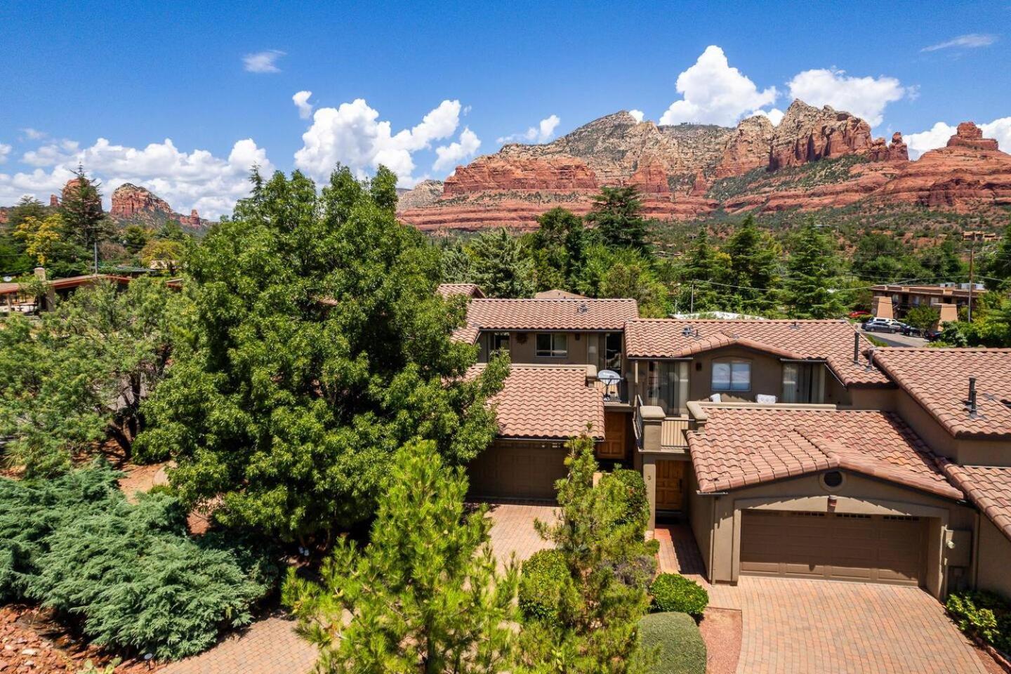 Uptown Sedona Gem: 3-Bed Townhome with Majestic Views and Central Location view 2
