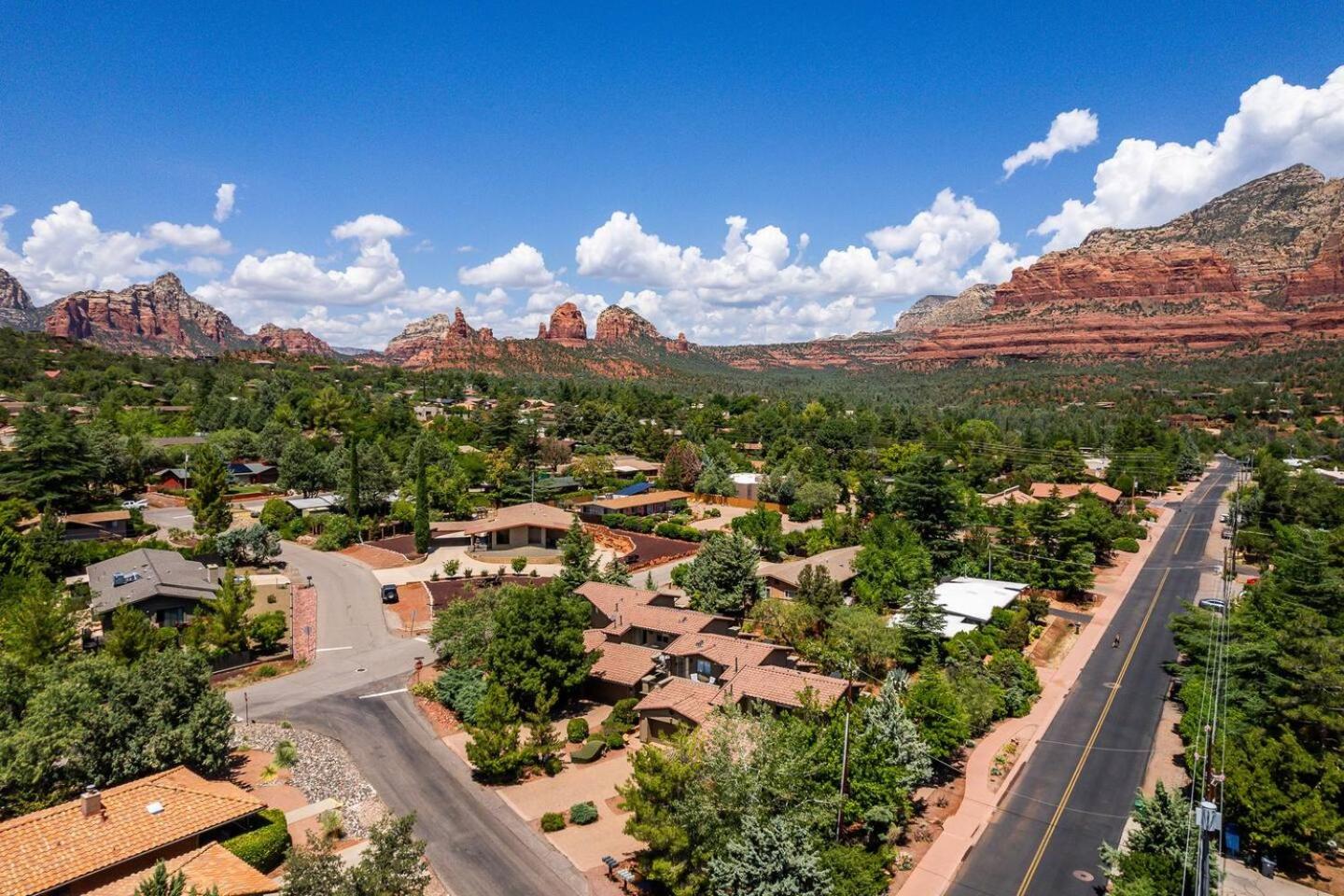 Uptown Sedona Gem: 3-Bed Townhome with Majestic Views and Central Location view 3