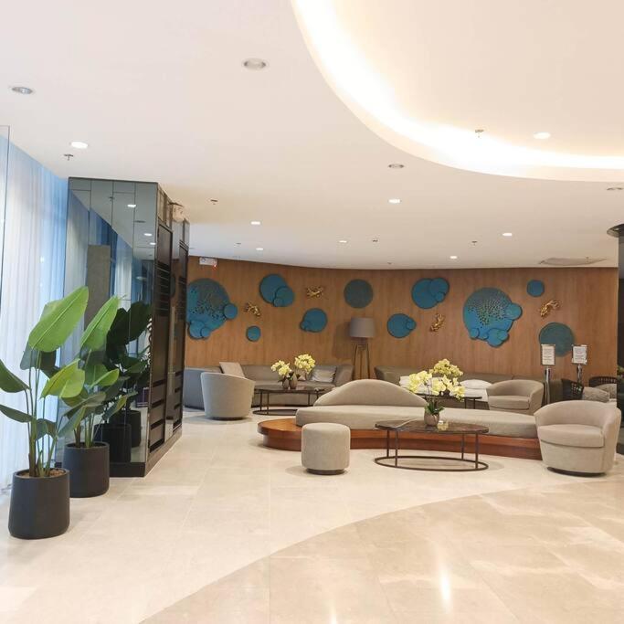NEW Studio Luxe near MOA Comfy Beds Fast WI-FI view 3