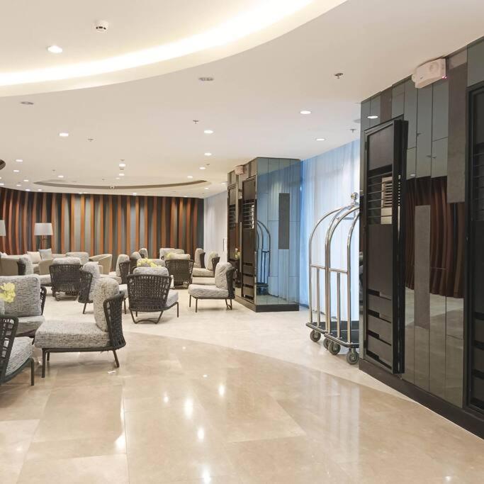 NEW Studio Luxe near MOA Comfy Beds Fast WI-FI view 5