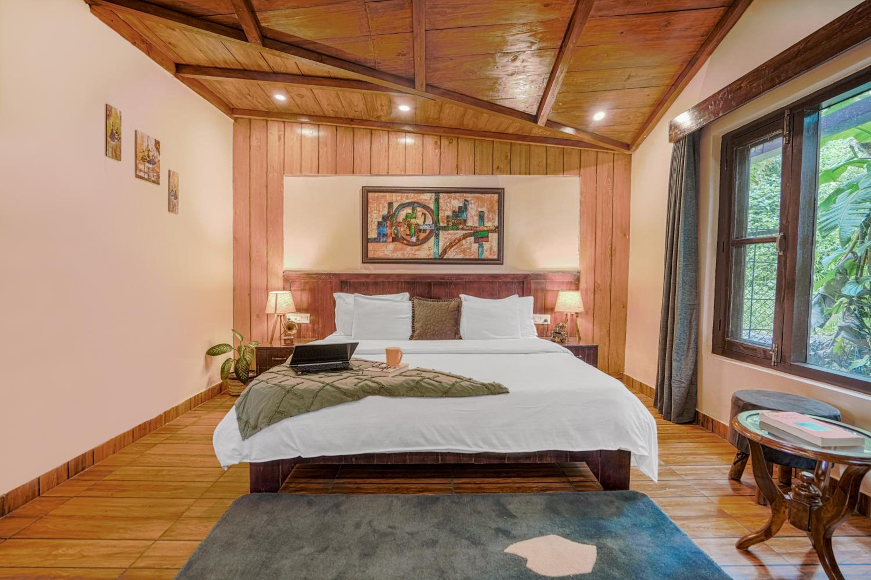 SaffronStays Zephyr
