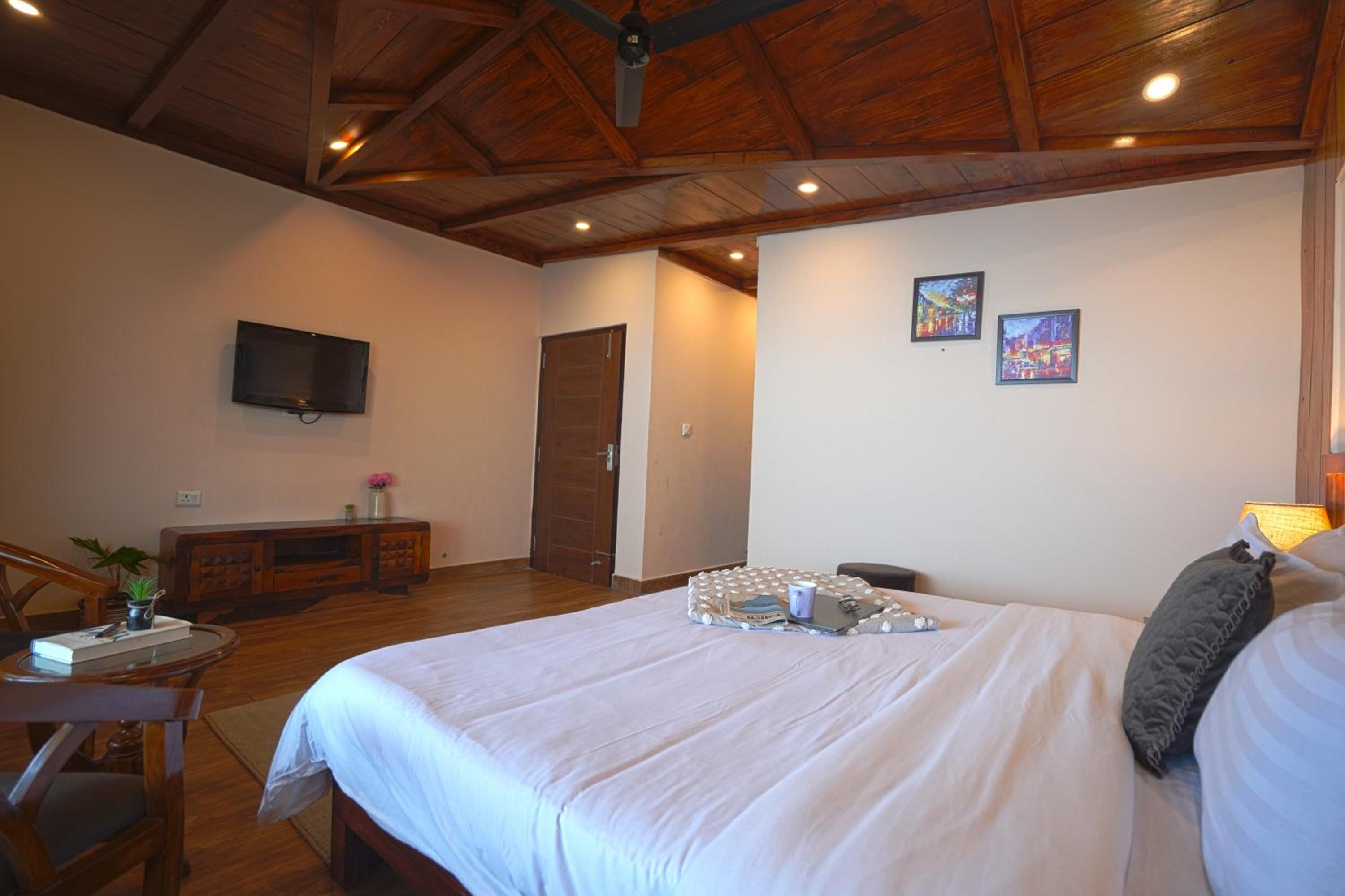 SaffronStays Zephyr
